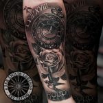tattoo, fleur, horloge avant bras