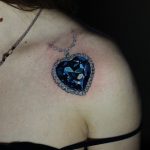 tatouage bijou en forme de cœur