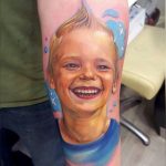 Tatouage portrait enfant sur avant bras