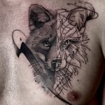 Loup tatoué en mix réaliste et graphique en noir
