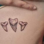 Raphaël tatouage Excess dents sur les côtes
